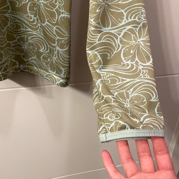 Women's Patagonia Capilene Long Sleeve Base Layer Top Medium Blue Green Floral - Picture 8 of 16